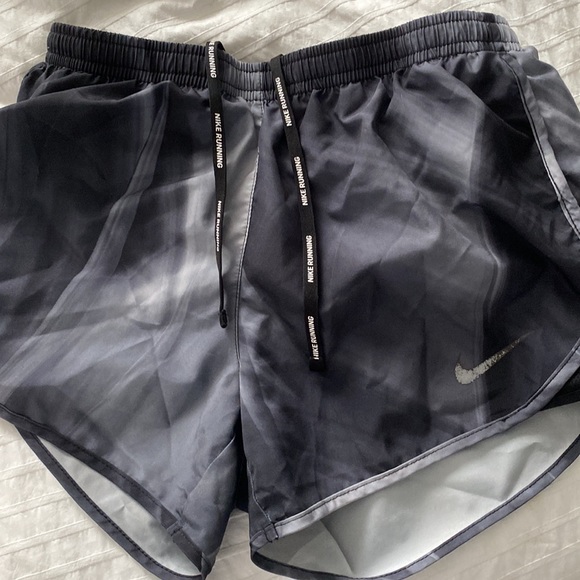 Nike Running Shorts - Picture 2 of 6